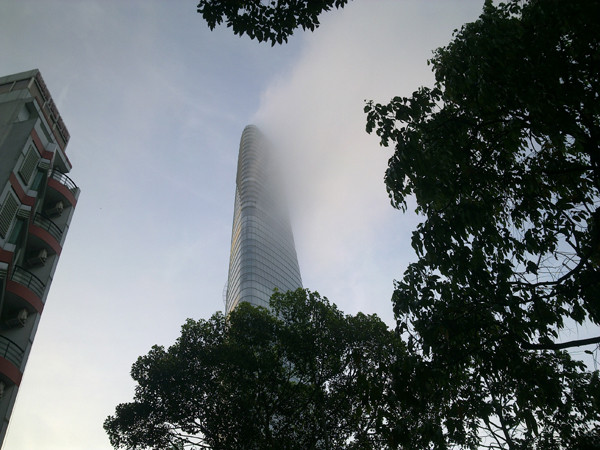 Khói hay sương mù đang tan dần...