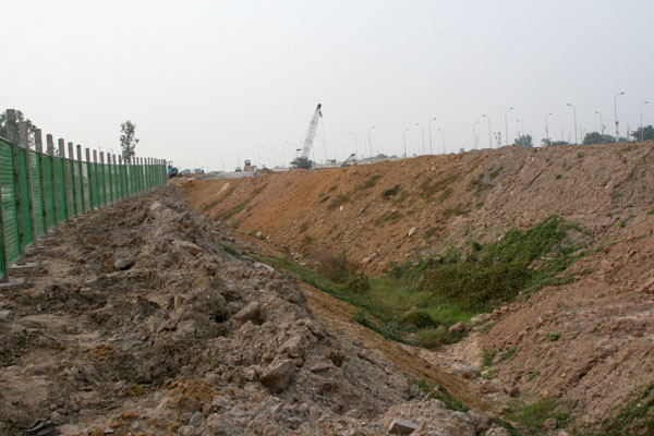 Đất đai ngổn ngang