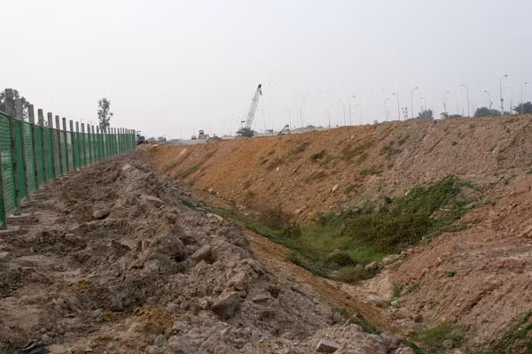 Đất đai ngổn ngang. Đất đai ngổn ngang