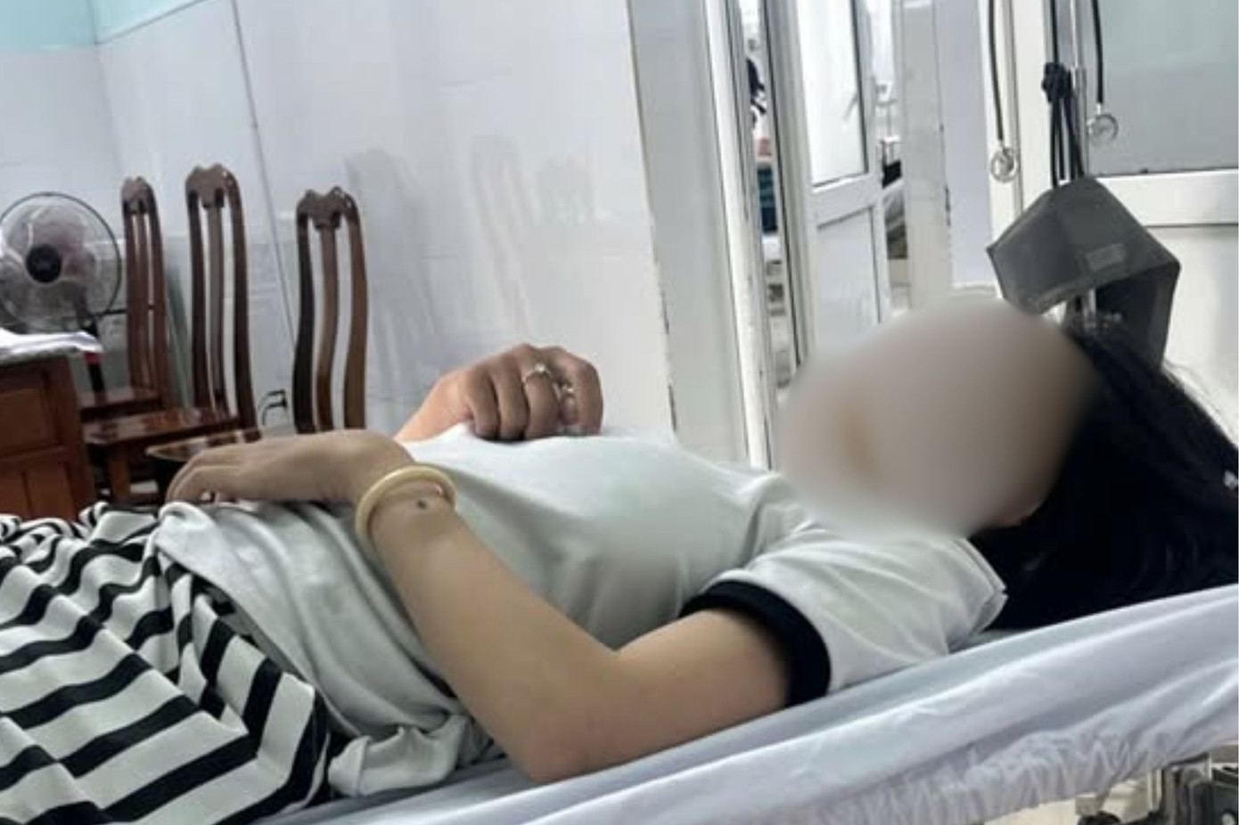 Nạn nhân được điều trị tại Bệnh viện đa khoa tỉnh Kon Tum