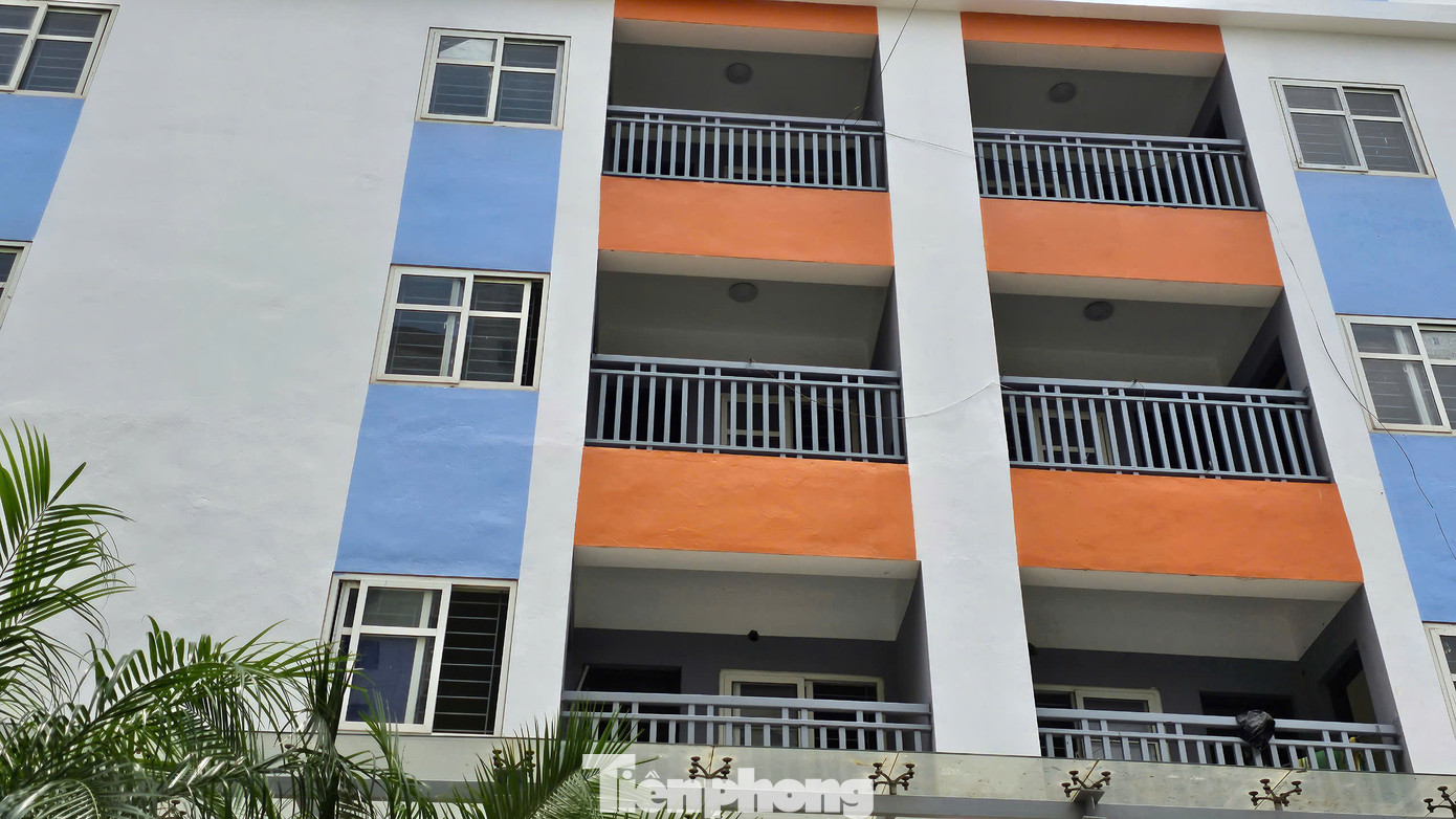 Phía bên trong các căn hộ tái định cư cũng đang được cải tạo, sửa chữa, hoàn thiện để bàn giao cho các hộ dân.