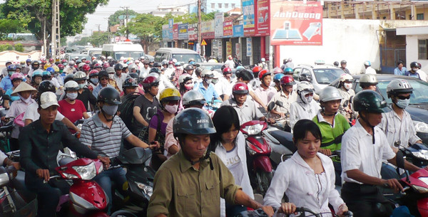 Theo dự thảo đề án của Bộ GTVT, hàng chục triệu xe máy sẽ phải đi đăng kiểm hằng năm. Ảnh: Trọng Đảng