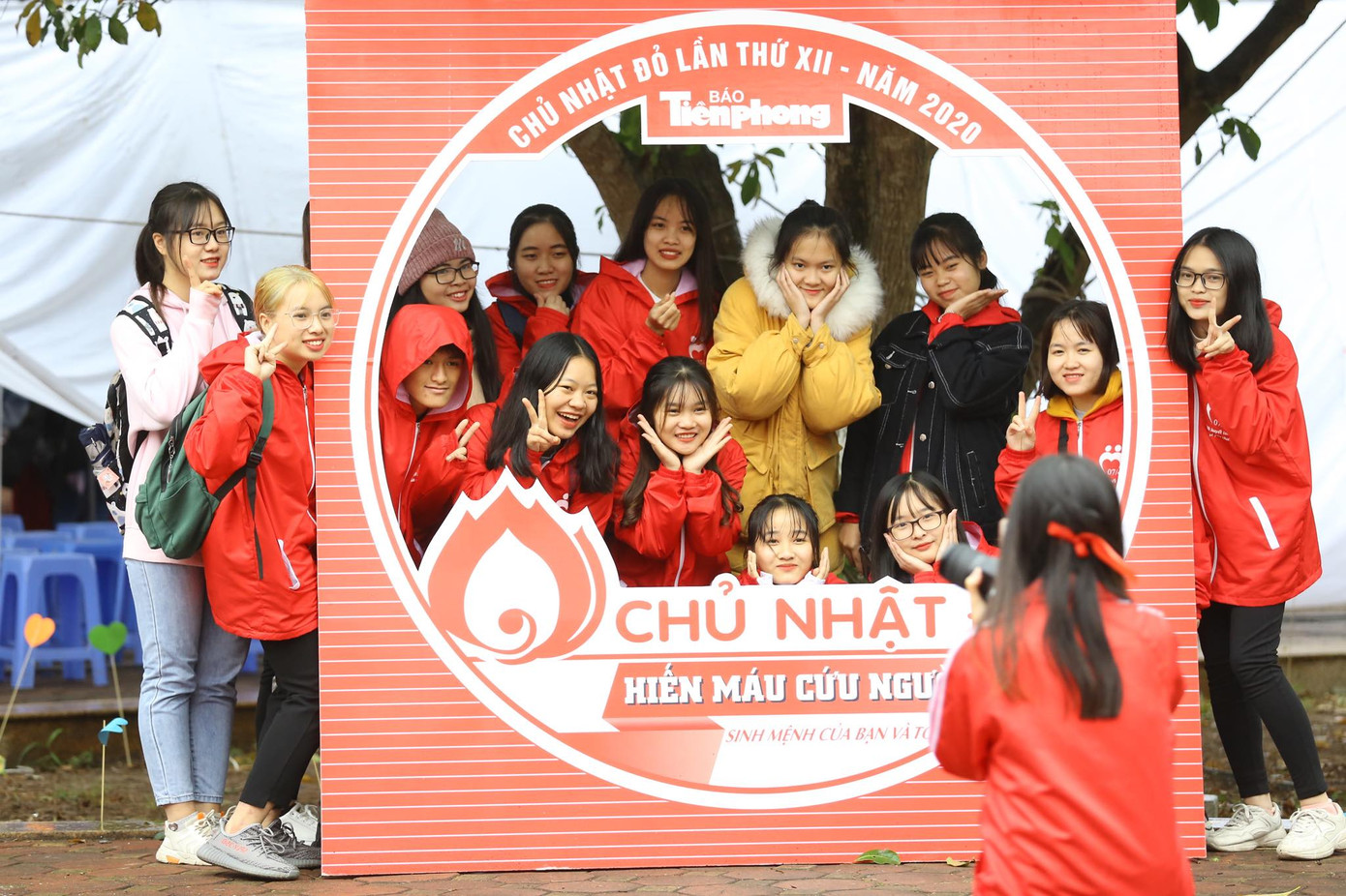 Chủ nhật Đỏ tô đậm triết lý sống nhân ái của người Việt Nam ảnh 52