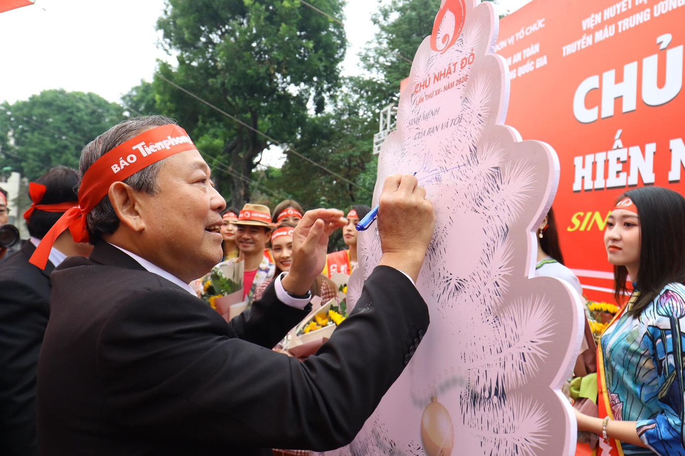 Chủ nhật Đỏ tô đậm triết lý sống nhân ái của người Việt Nam ảnh 1