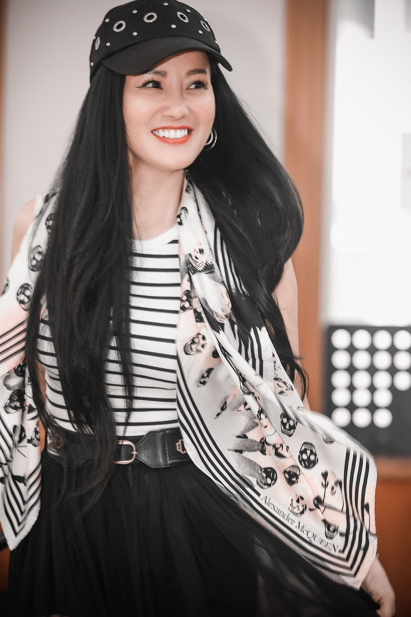 Hồng Nhung rạng rỡ trong buổi tập cho đêm nhạc tại Hà Nội. Ảnh: Media Max