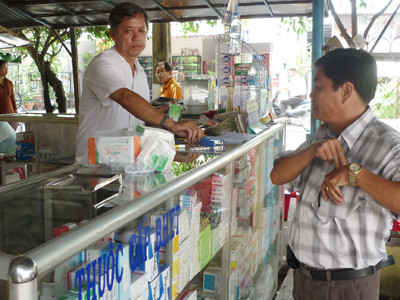 Tâm lý sính ngoại của nhiều bệnh nhân và bác sĩ góp phần khiến giá thuốc ngoại luôn cao. Ảnh: L.N