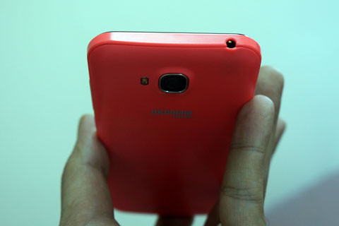 Cạnh trên là jack cắm tai nghe