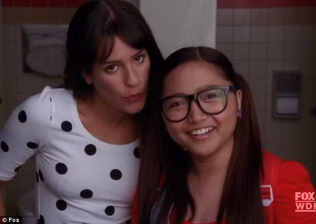 Charice và diễn viên Lea Michelle khi cô tham gia series phim truyền hình Glee. Charice và diễn viên Lea Michelle khi cô tham gia series phim truyền hình Glee