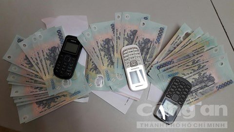 Dàn cảnh móc túi 50 triệu đồng của người đi đường ảnh 1