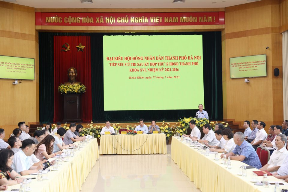 Quang cảnh hội nghị tiếp xúc cử tri chiều 17/7.