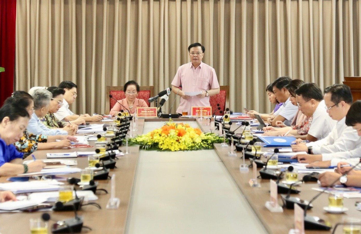 Bí thư Thành ủy Hà Nội Đinh Tiến Dũng phát biểu tại buổi làm việc.