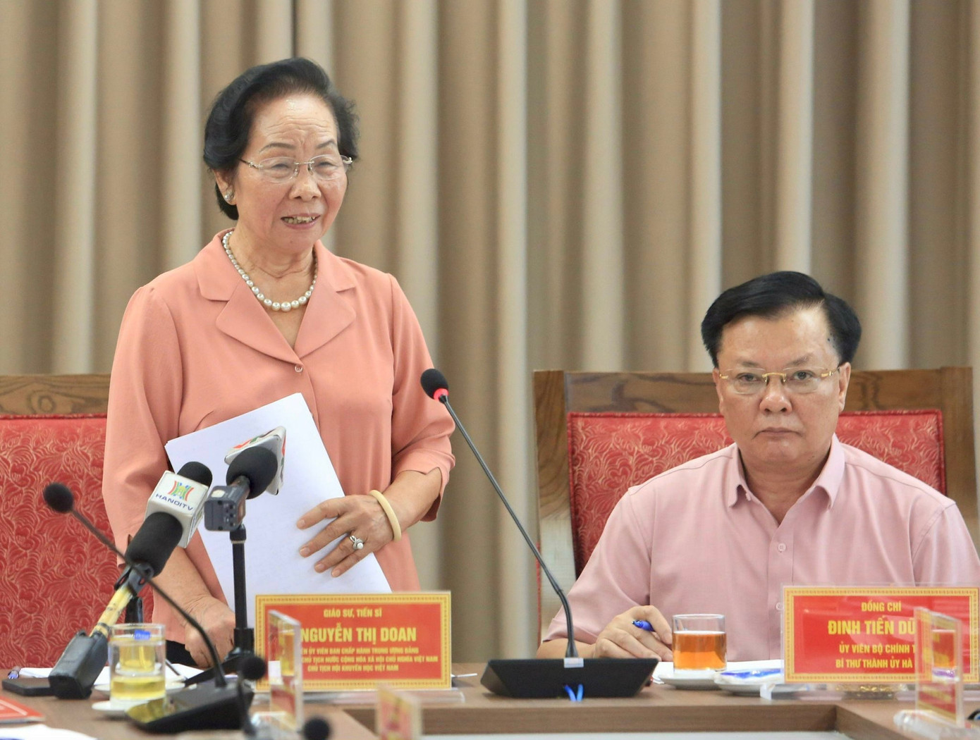 GS.TS Nguyễn Thị Doan, nguyên Phó Chủ tịch nước, Chủ tịch Trung ương Hội Khuyến học Việt Nam phát biểu tại buổi làm việc.