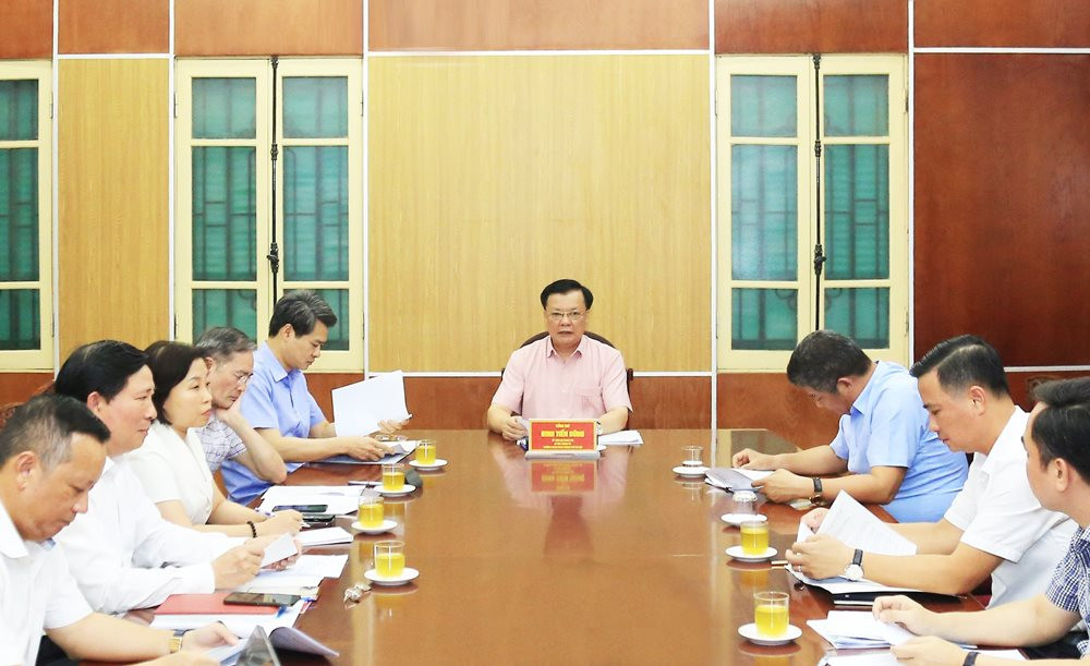 Bí thư Đinh Tiến Dũng chủ trì buổi tiếp công dân chiều ngày 11/7.