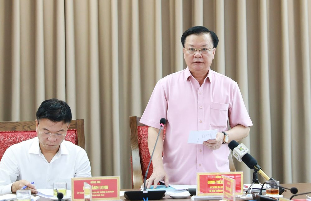 Bí thư Thành ủy Hà Nội Đinh Tiến Dũng phát biểu tại buổi làm việc