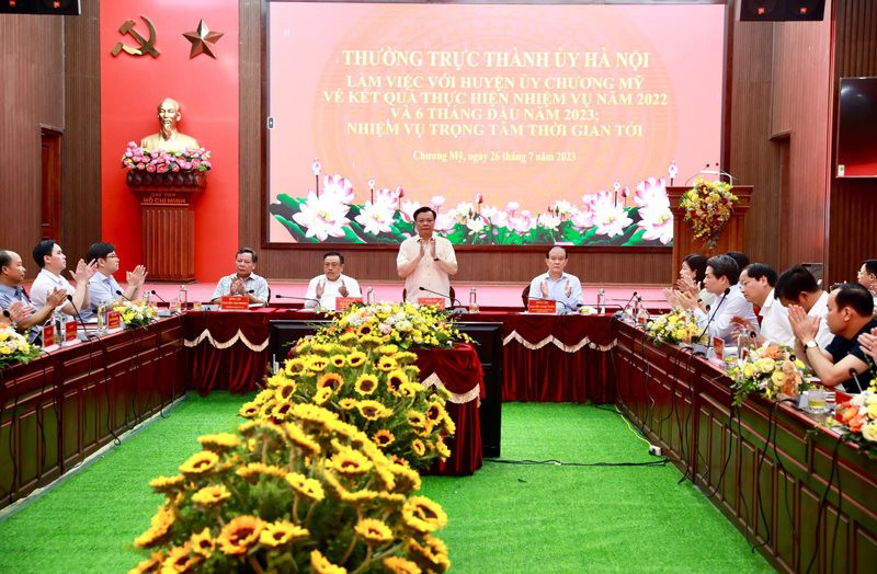 Quang cảnh buổi làm việc của Thường trực Thành ủy Hà Nội với Huyện ủy Chương Mỹ ngày 26/7