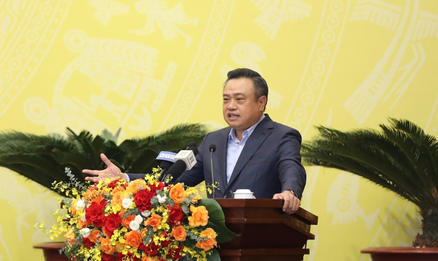 Ông Trần Sỹ Thanh, Chủ tịch UBND TP. Hà Nội phát biểu tiếp thu ý kiến của đại biểu