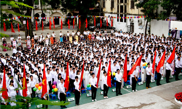 Năm học mới trường THPT Việt Đức đón thêm học sinh lớp 10. Năm học mới trường THPT Việt Đức đón thêm học sinh lớp 10