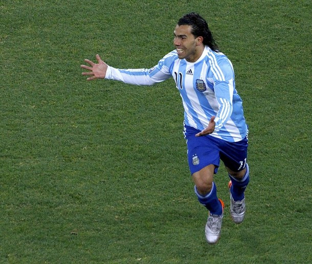 Tevez lập cú đúp trong chiến thắng của Argentina. Ảnh: Reuters Tevez lập cú đúp trong chiến thắng của Argentina