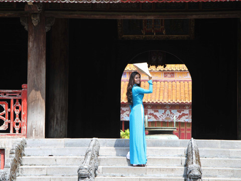 Hoàng My khoe nét đẹp duyên dáng không thua kém gì các cô gái Huế chính gốc