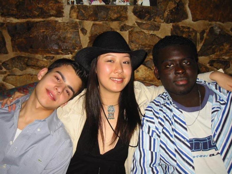 Cùng các bạn SV ngoại quốc Cùng các bạn SV ngoại quốc