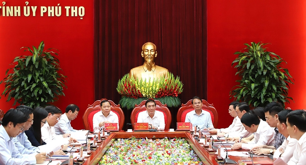 Bí thư Tỉnh ủy các tỉnh Phú Thọ, Hòa Bình, Vĩnh Phúc chủ trì hội nghị. Bí thư Tỉnh ủy các tỉnh Phú Thọ, Hòa Bình, Vĩnh Phúc chủ trì hội nghị.