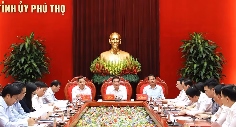 Bí thư Tỉnh ủy các tỉnh Phú Thọ, Hòa Bình, Vĩnh Phúc chủ trì hội nghị.