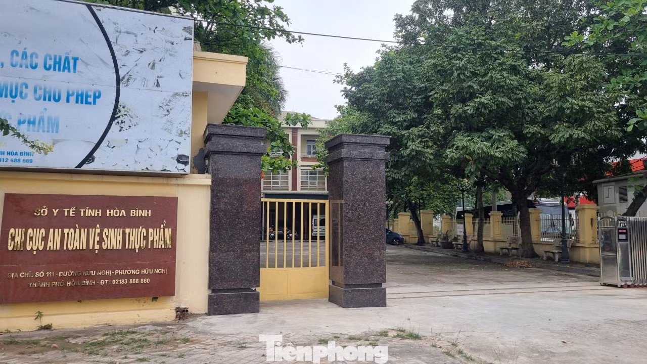 Chi cục trưởng An toàn vệ sinh thực phẩm tỉnh Hòa Bình cách địa chỉ "ma" của hai chi nhánh doanh nghiệp làm sữa giả khoảng 200m.