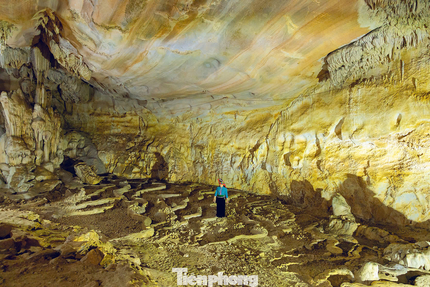 Trải qua thời gian, nhiều nhũ đá trong hang được tạo hóa tạo hình đa dạng, sinh động, khơi gợi sự tưởng tượng kỳ thú cho du khách về những câu chuyện huyền bí của hang động.