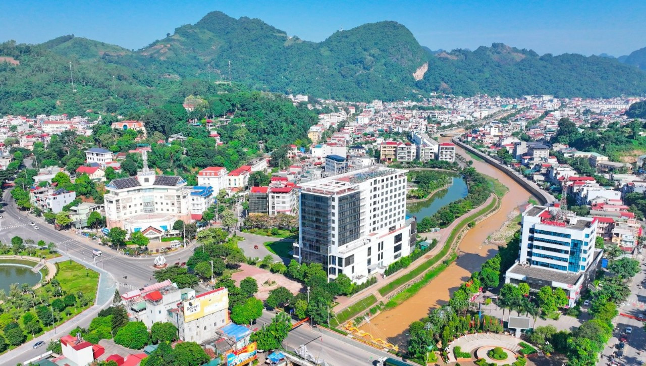 TP. Sơn La từ 12 phường, xã được sắp xếp còn 2 phường, 1 xã. TP. Sơn La từ 12 phường, xã được sắp xếp còn 2 phường, 1 xã.