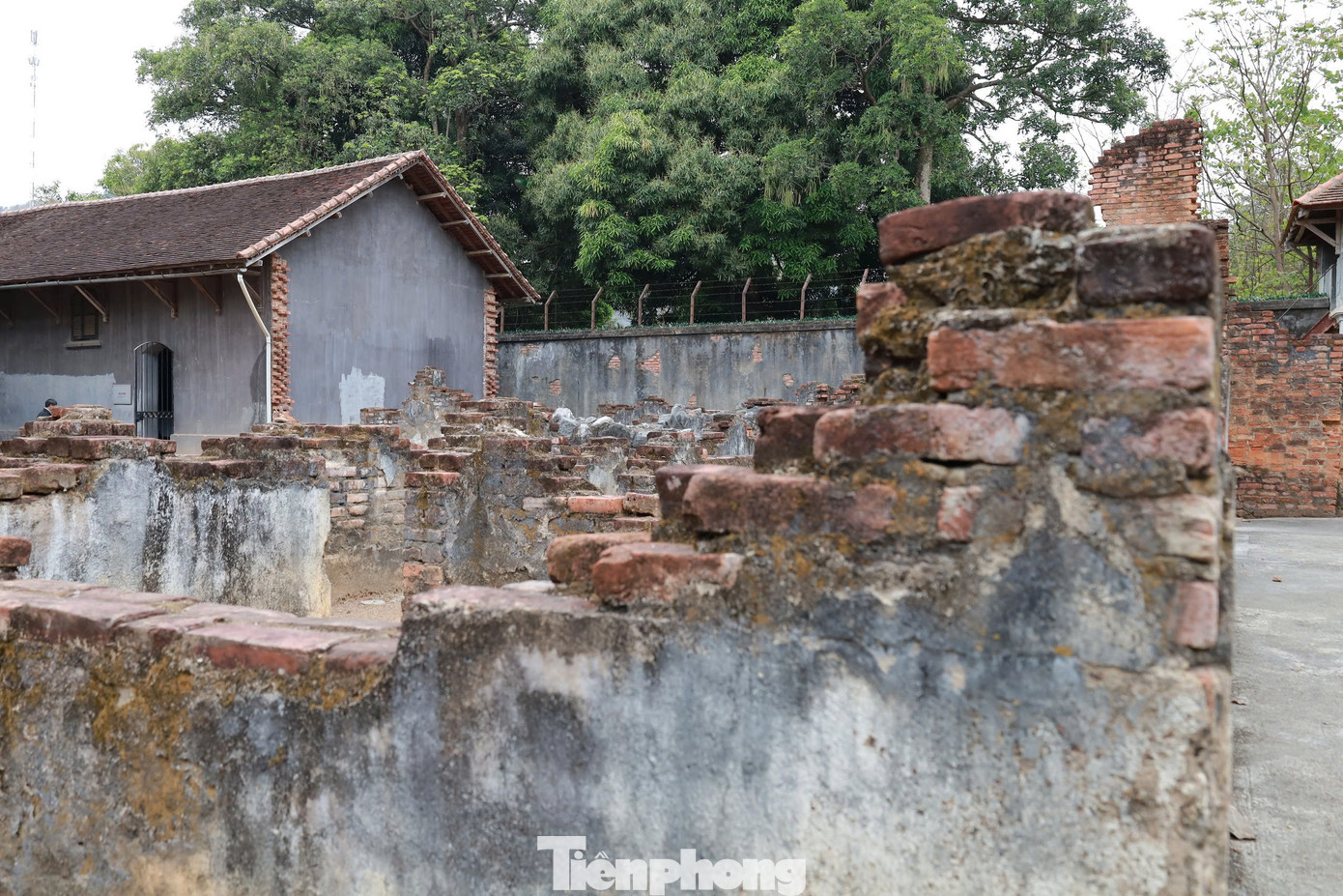 "Điều vui mừng là ngày càng có nhiều bạn trẻ, các cháu học sinh đến tham quan, trải nghiệm, xem phim 3D giới thiệu về nhà tù Sơn La. Các bạn trẻ quan tâm tìm hiểu về giá trị lịch sử của nhà tù, truyền thống, tinh thần cách mạng, ý chí đấu tranh bất khuất của các chiến sĩ cộng sản và những người Việt Nam yêu nước", chị Yến cho hay.