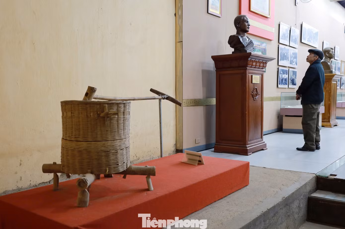 Chị Nguyễn Thị Lý (tỉnh Thái Bình) cho biết, chị cùng gia đình đi du xuân vùng Tây Bắc, khi đến Sơn La ngắm hoa, chị đã cho các con vào tham quan nhà tù Sơn La. Theo chị Lý, thăm nhà tù Sơn La giúp các con hiểu giá trị lịch sử, công lao của các thế hệ cha ông không quản hi sinh xương máu đấu tranh giành độc lập cho dân tộc, để thế hệ sau này được hưởng cuộc sống hòa bình, hạnh phúc.