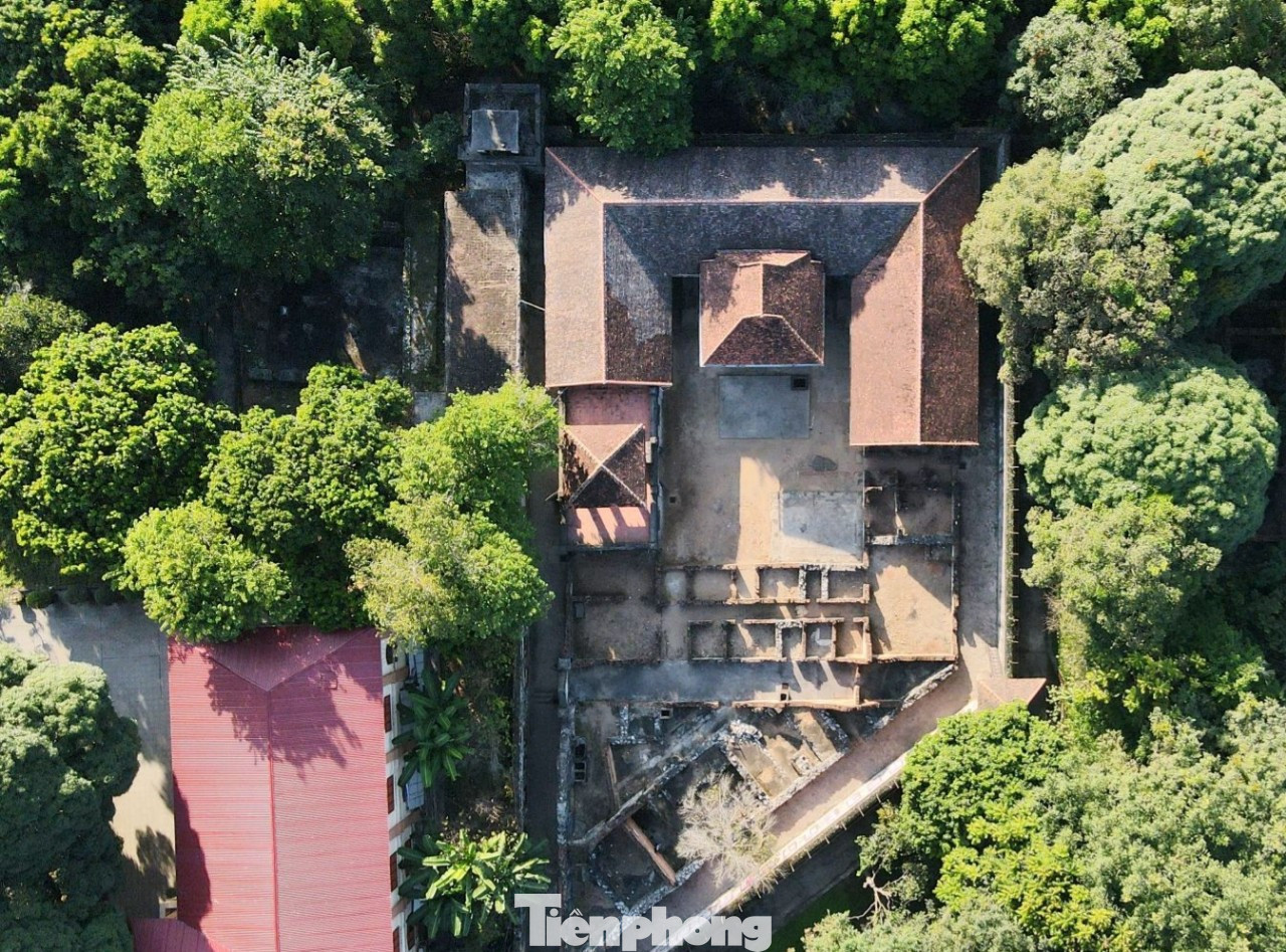 Bà Ngô Thị Hải Yến - Giám đốc Bảo tàng và Thư viện tỉnh Sơn La - cho biết, mỗi năm di tích nhà tù Sơn La đón khoảng 260.000 lượt khách. Trong đó, quý I năm nay, dù chưa phải vào cao điểm của những ngày kỷ niệm chiến thắng của dân tộc ta nhưng di tích đón hơn 27.000 lượt khách du lịch. Trong ảnh là toàn cảnh di tích nhìn từ trên cao.