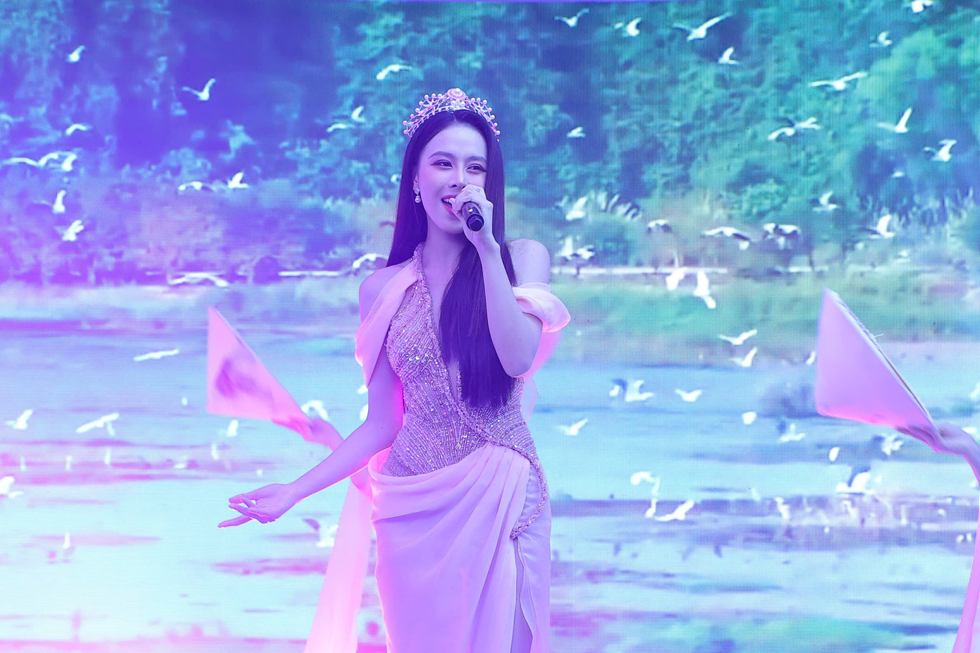 Khởi động cuộc thi Hoa hậu Việt Nam năm 2024: Rạng rỡ Việt Nam ảnh 22 Khởi động cuộc thi Hoa hậu Việt Nam năm 2024: Rạng rỡ Việt Nam ảnh 22