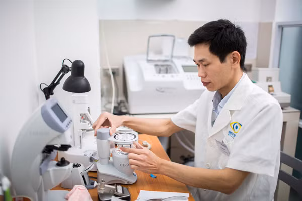 Khám mắt theo quy chuẩn Quốc tế ảnh 3