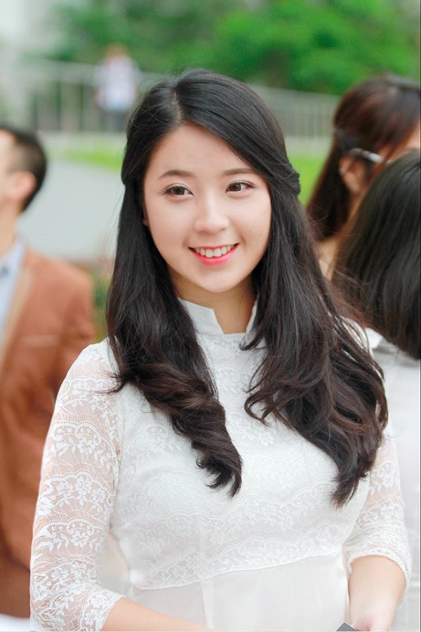 Nét quyến rũ hút hồn của nữ sinh giành học bổng xứ sương mù ảnh 1