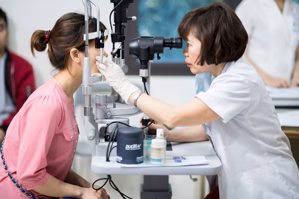 Khám mắt theo quy chuẩn Quốc tế ảnh 1