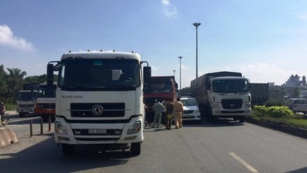 BẢN TIN ATGT: Người phụ nữ tử vong dưới gầm xe ben ảnh 6