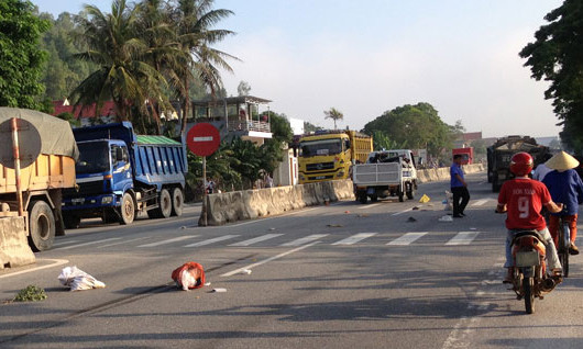 BẢN TIN ATGT: Người phụ nữ tử vong dưới gầm xe ben ảnh 3