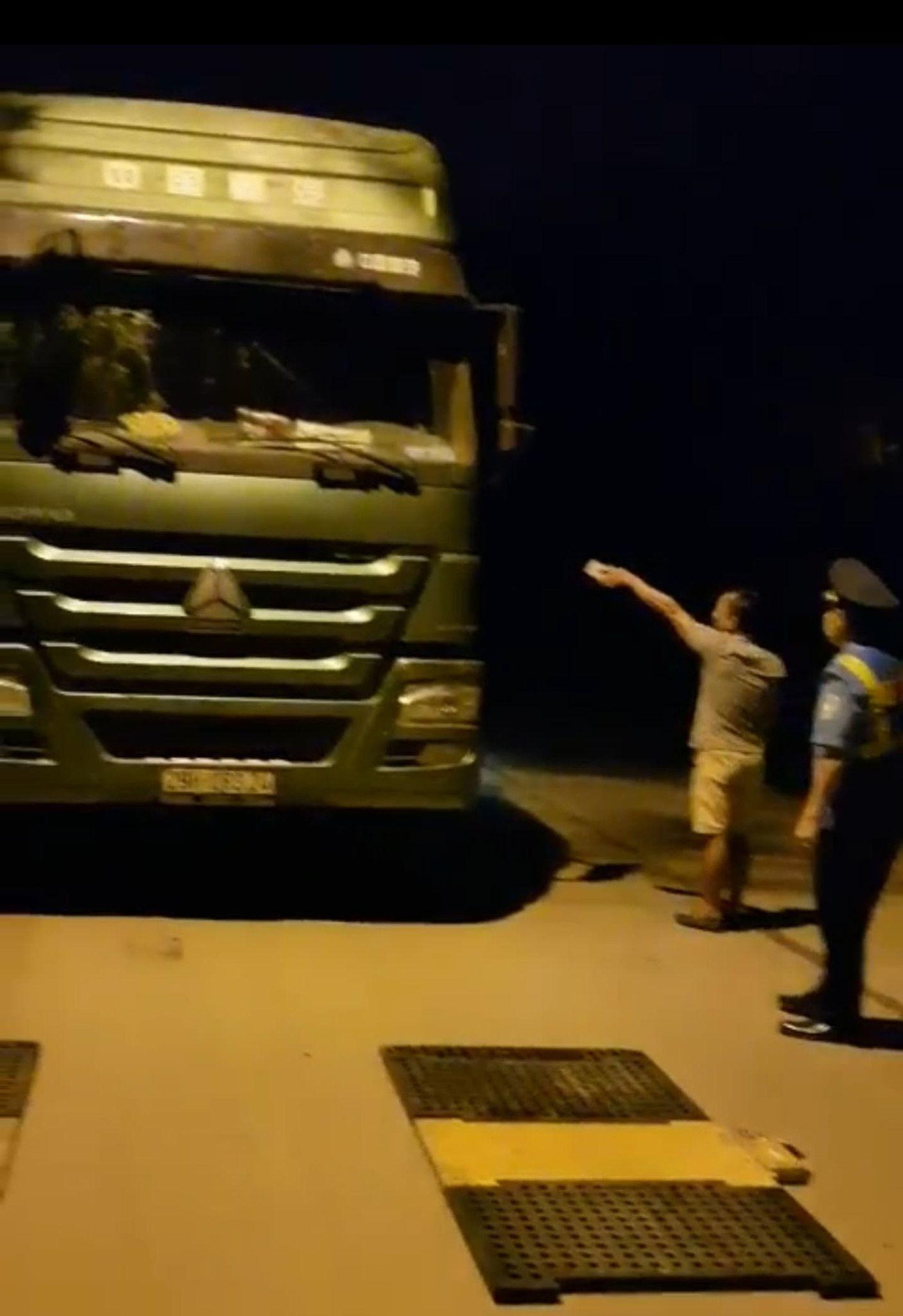 Chiếc xe quá tải 200%. Ảnh: GT