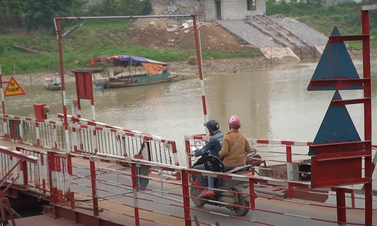 Hằng ngày, người dân vẫn lưu thông qua lại bình thường. Ảnh: M.Đ