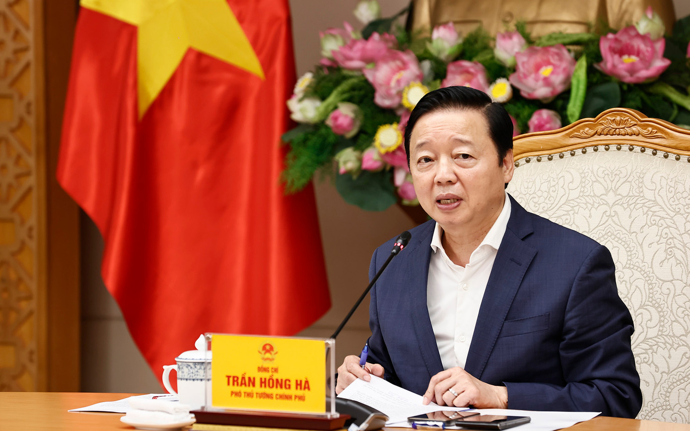 Phó Thủ tướng Trần Hồng Hà chủ trì cuộc họp cho ý kiến vào dự thảo Nghị định sửa đổi, bổ sung một số điều về kinh doanh dịch vụ karaoke, dịch vụ vũ trường. Phó Thủ tướng Trần Hồng Hà chủ trì cuộc họp cho ý kiến vào dự thảo Nghị định sửa đổi, bổ sung một số điều về kinh doanh dịch vụ karaoke, dịch vụ vũ trường.