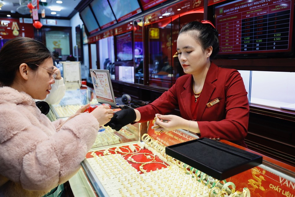 Thủ tướng yêu cầu hoàn thành việc thanh tra thị trường vàng trong tháng 6/2024. Thủ tướng yêu cầu hoàn thành việc thanh tra thị trường vàng trong tháng 6/2024.