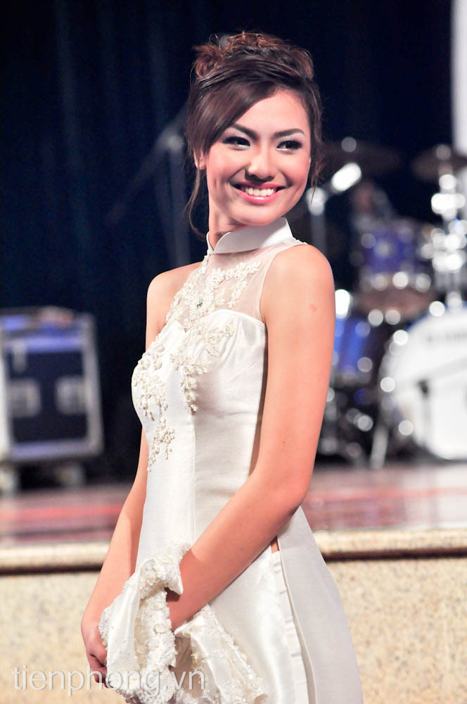 Người mẫu 17 tuổi mặc áo dài nghìn đô ảnh 8