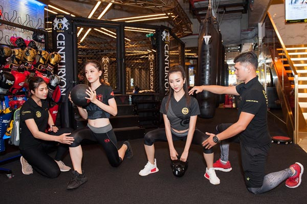 Á hậu Phương Nga tích cực tập luyện trước khi tham dự Miss Grand ảnh 2