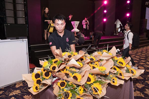 Nhìn lại những tác phẩm hoa T-Flowers sáng tạo riêng cho HHVN 2018 ảnh 5