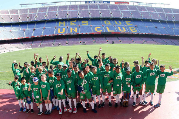 5 tuyển thủ nhí lên đường đến CLB Barcelona tập huấn ảnh 1