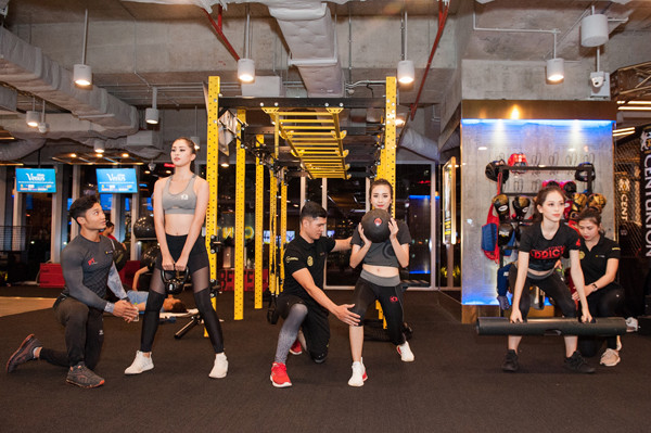 Theo chân hoa hậu Trần Tiểu Vy tập luyện chuẩn bị thi Miss World 2018 ảnh 6