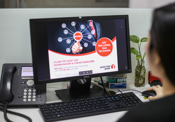 Rút lương mất phí – Nỗi lo lớn của người lao động ảnh 1