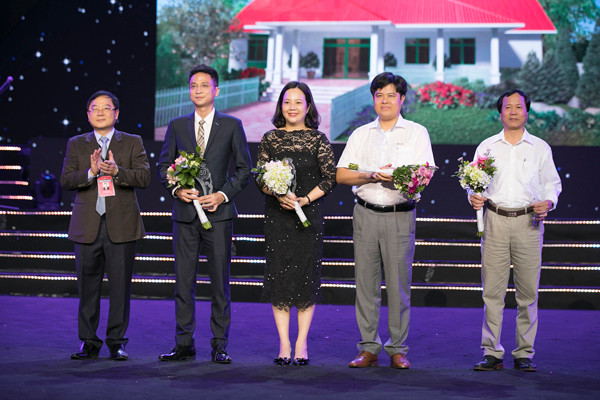 Nhìn lại những tác phẩm hoa T-Flowers sáng tạo riêng cho HHVN 2018 ảnh 3