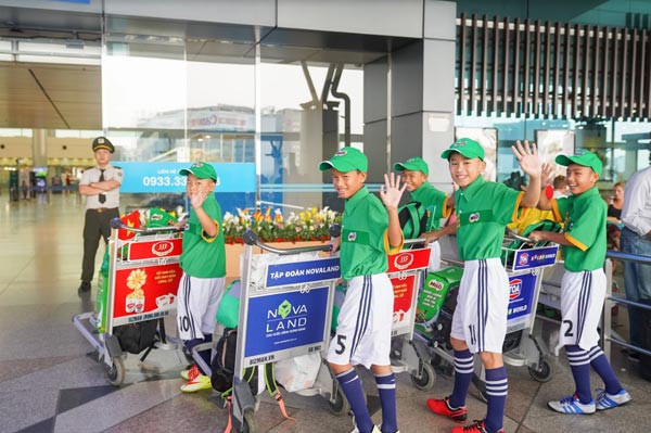 5 tuyển thủ nhí lên đường đến CLB Barcelona tập huấn ảnh 3